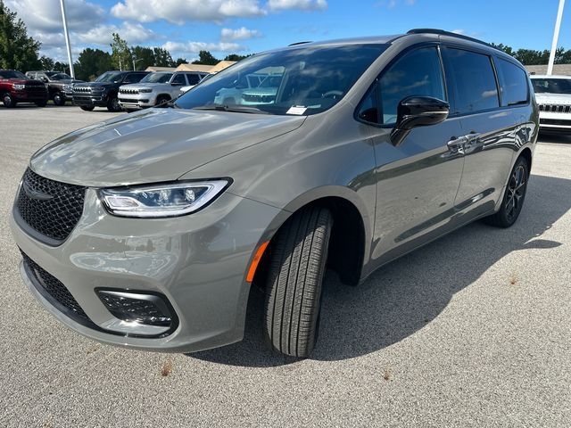 2024 Chrysler Pacifica Touring-L