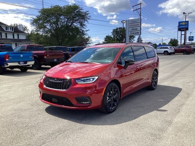 2024 Chrysler Pacifica Touring-L