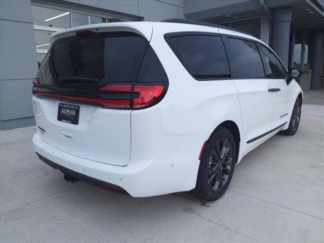 2024 Chrysler Pacifica Touring-L