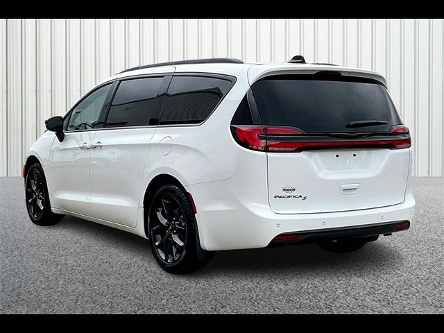 2024 Chrysler Pacifica Touring-L