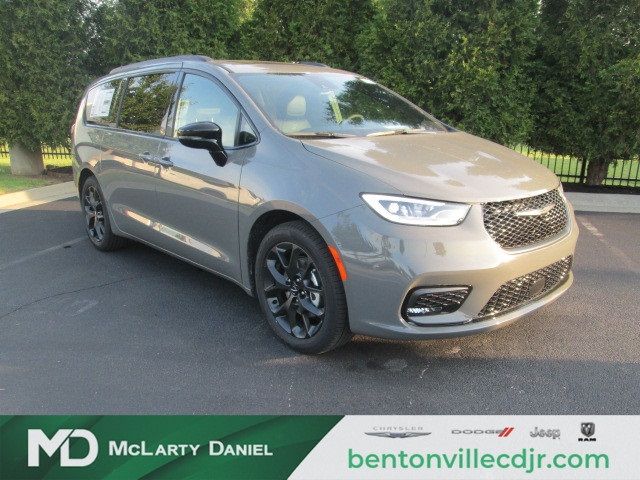 2024 Chrysler Pacifica Touring-L