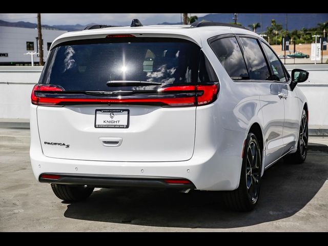 2024 Chrysler Pacifica Touring-L