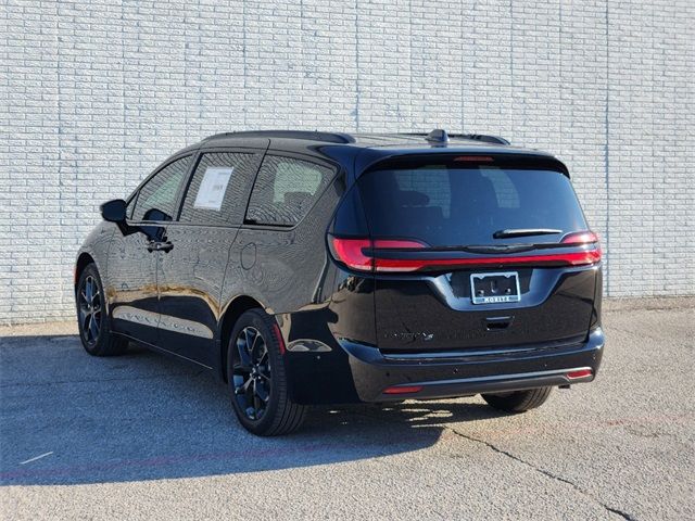 2024 Chrysler Pacifica Touring-L