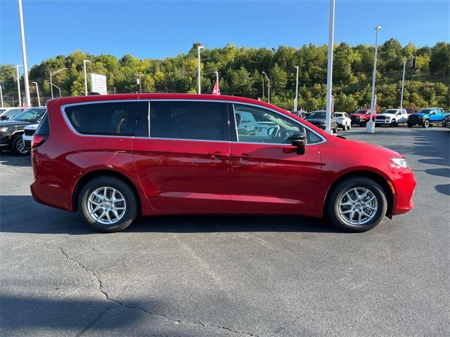 2024 Chrysler Pacifica Touring-L