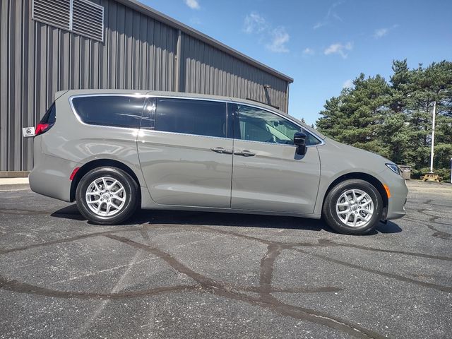 2024 Chrysler Pacifica Touring-L