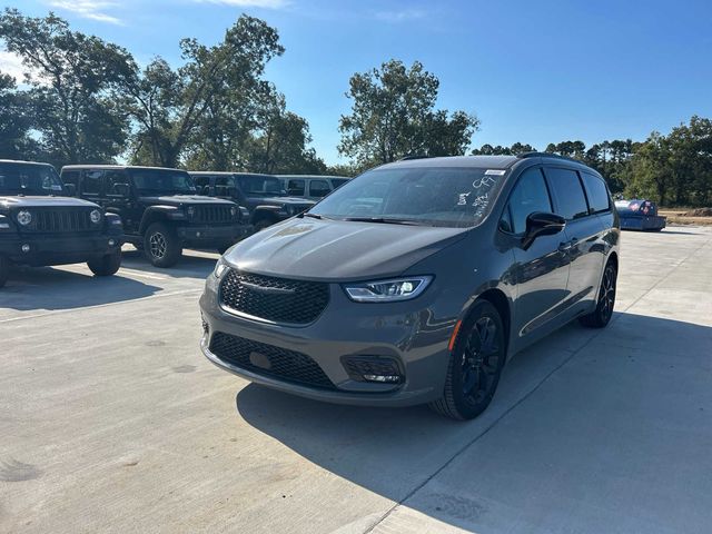 2024 Chrysler Pacifica Touring-L