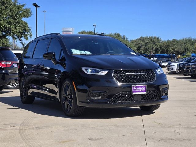 2024 Chrysler Pacifica Touring-L