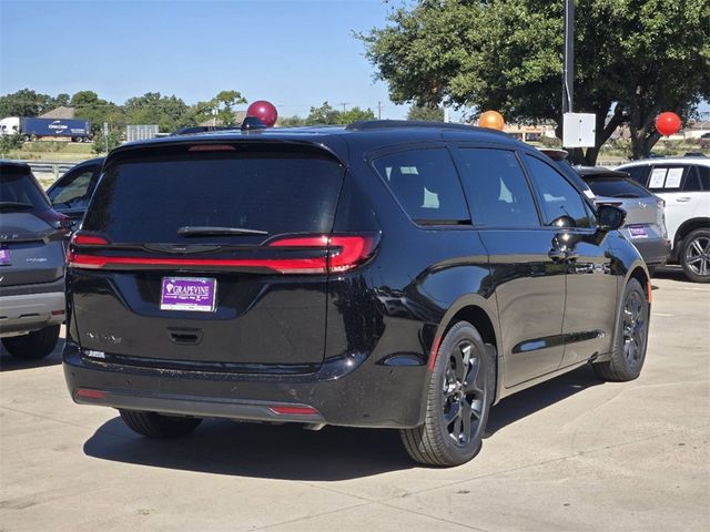 2024 Chrysler Pacifica Touring-L