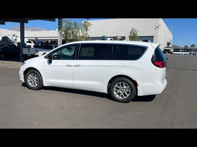 2024 Chrysler Pacifica Touring-L