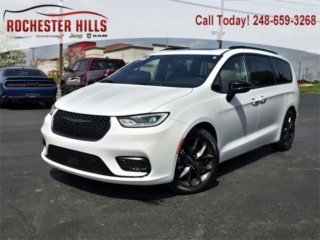 2024 Chrysler Pacifica Touring-L