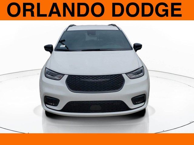 2024 Chrysler Pacifica Touring-L