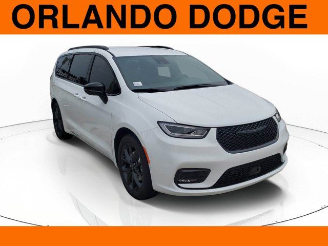 2024 Chrysler Pacifica Touring-L