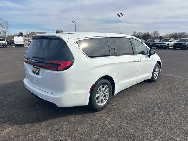 2024 Chrysler Pacifica Touring-L