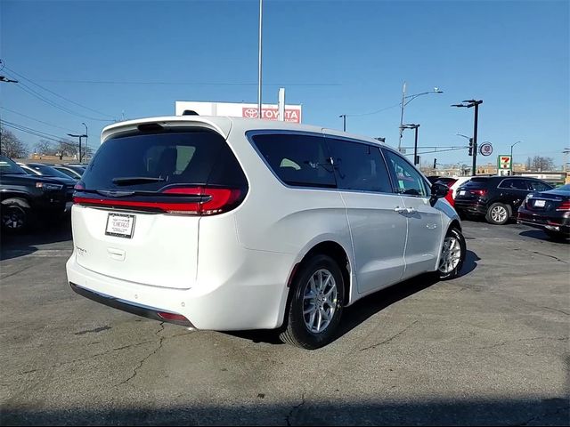 2024 Chrysler Pacifica Touring-L