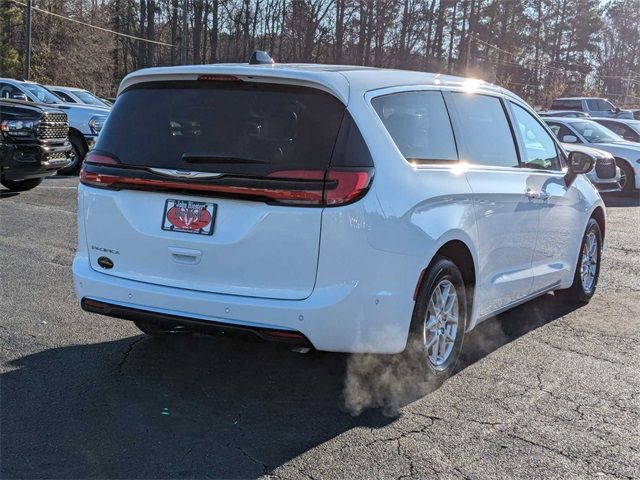 2024 Chrysler Pacifica Touring-L