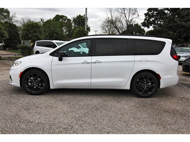 2024 Chrysler Pacifica Touring-L