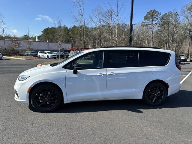 2024 Chrysler Pacifica Touring-L