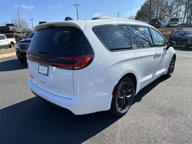 2024 Chrysler Pacifica Touring-L