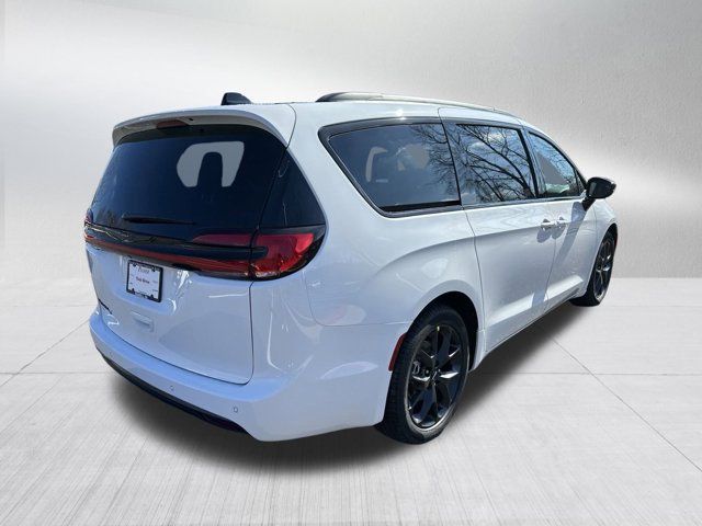 2024 Chrysler Pacifica Touring-L