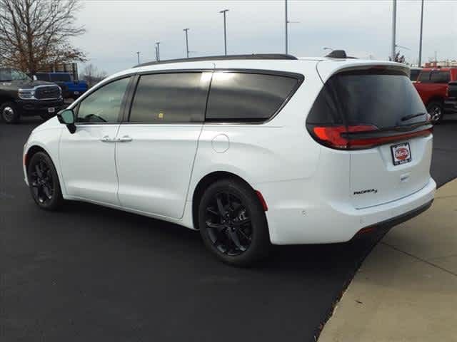 2024 Chrysler Pacifica Touring-L