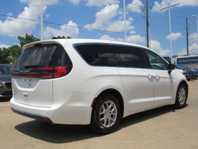 2024 Chrysler Pacifica Touring-L