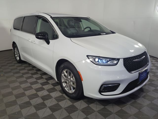 2024 Chrysler Pacifica Touring-L
