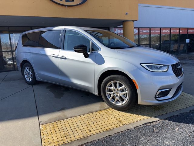 2024 Chrysler Pacifica Touring-L