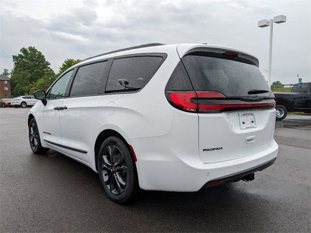 2024 Chrysler Pacifica Touring-L