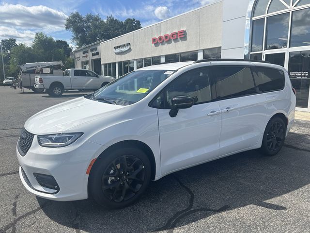 2024 Chrysler Pacifica Touring-L