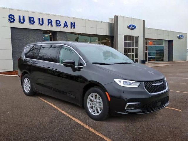 2024 Chrysler Pacifica Touring-L