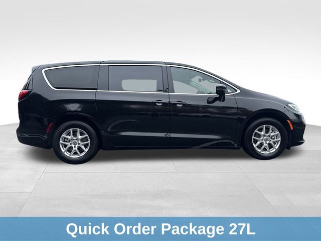 2024 Chrysler Pacifica Touring-L