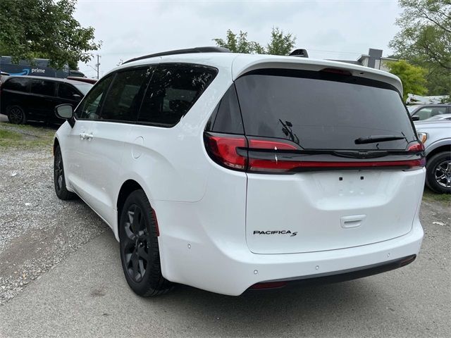 2024 Chrysler Pacifica Touring-L