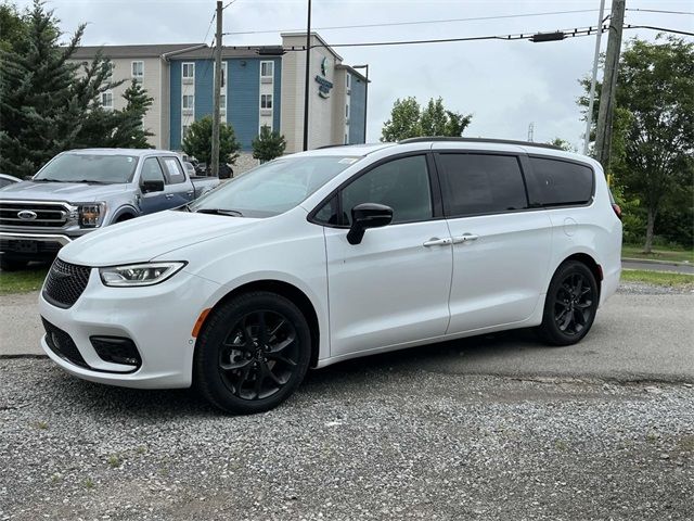 2024 Chrysler Pacifica Touring-L