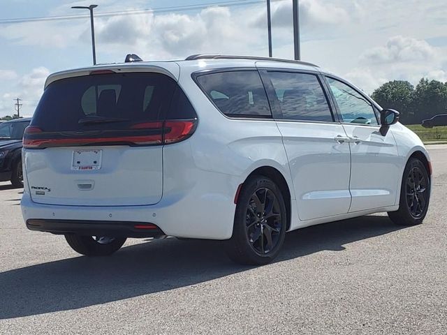 2024 Chrysler Pacifica Touring-L