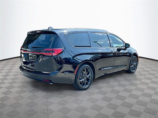 2024 Chrysler Pacifica Touring-L