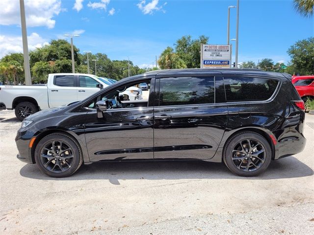 2024 Chrysler Pacifica Touring-L