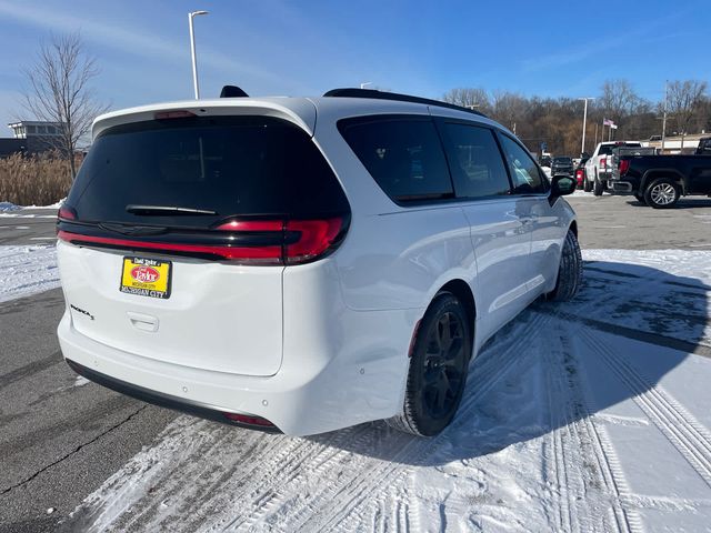 2024 Chrysler Pacifica Touring-L