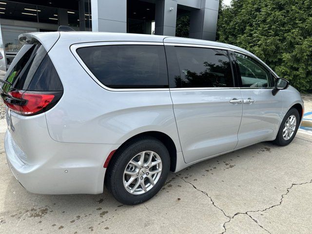 2024 Chrysler Pacifica Touring-L