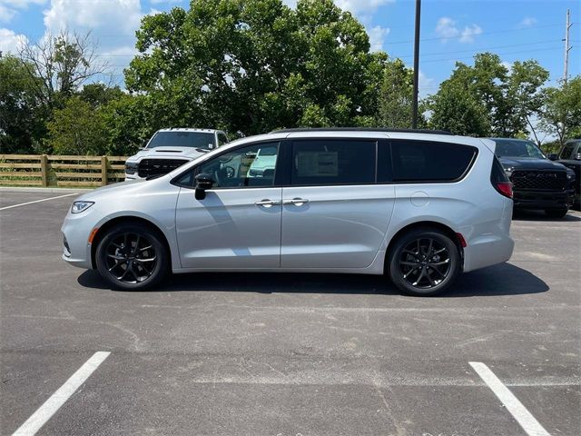 2024 Chrysler Pacifica Touring-L