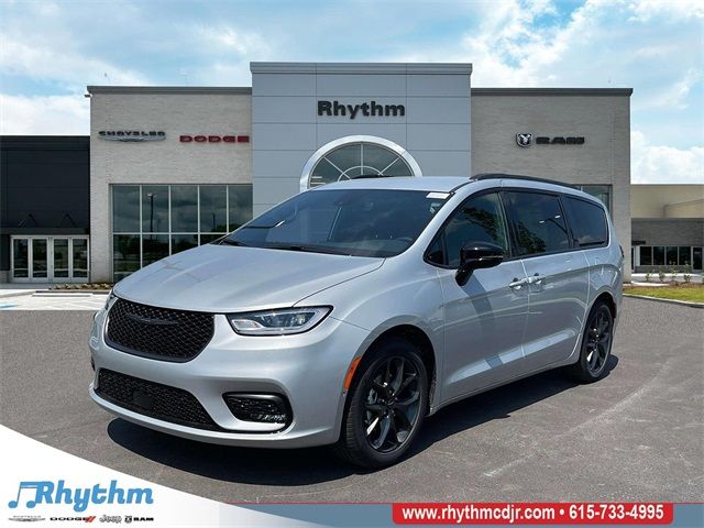 2024 Chrysler Pacifica Touring-L