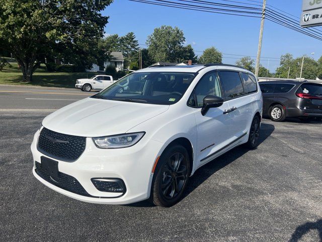 2024 Chrysler Pacifica Touring-L