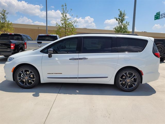 2024 Chrysler Pacifica Touring-L