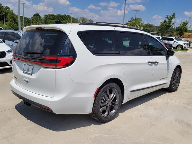 2024 Chrysler Pacifica Touring-L