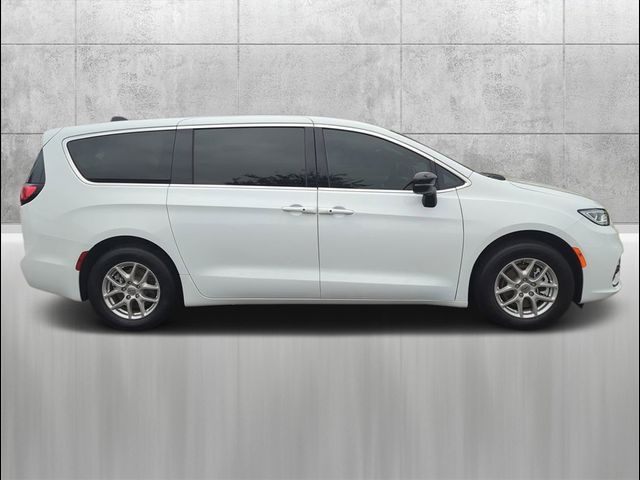 2024 Chrysler Pacifica Touring-L