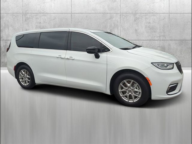 2024 Chrysler Pacifica Touring-L