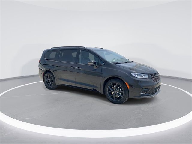 2024 Chrysler Pacifica Touring-L