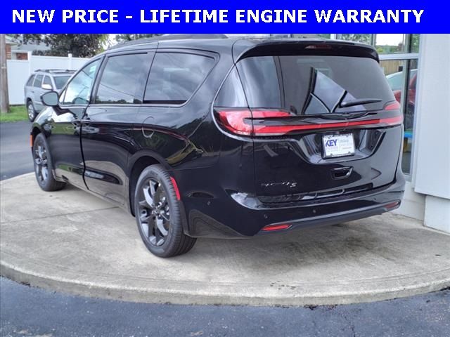 2024 Chrysler Pacifica Touring-L