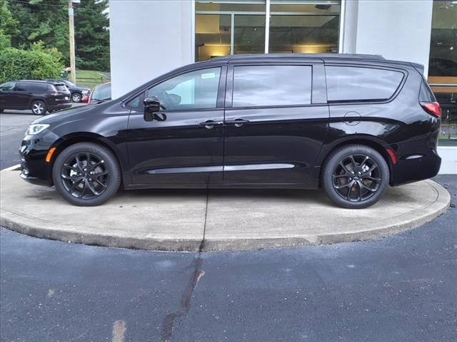 2024 Chrysler Pacifica Touring-L