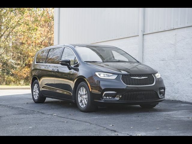 2024 Chrysler Pacifica Touring-L