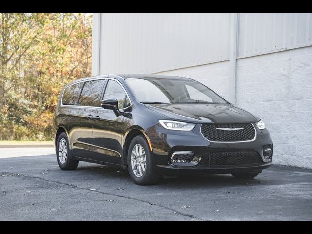 2024 Chrysler Pacifica Touring-L